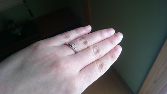 緩やかなs字で指にしっかりフィットします