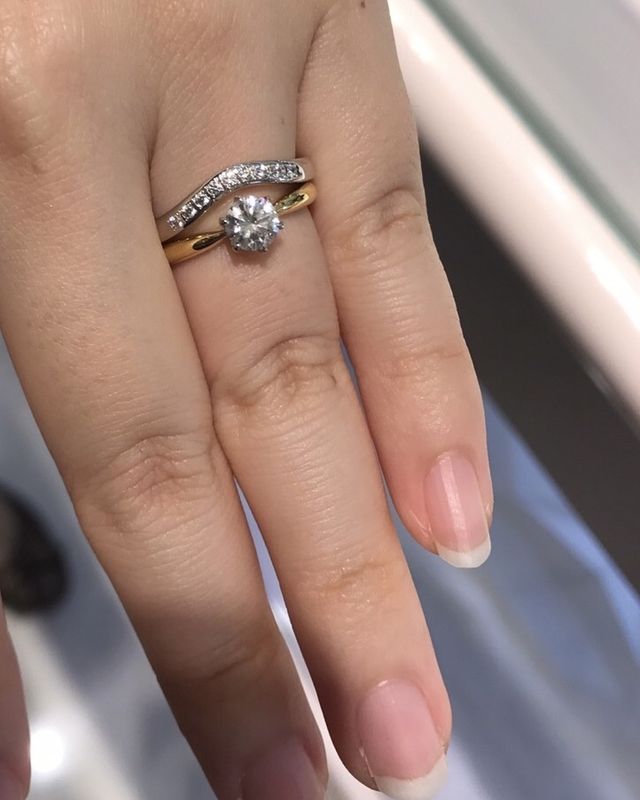 自前の婚約指輪と重ね付け