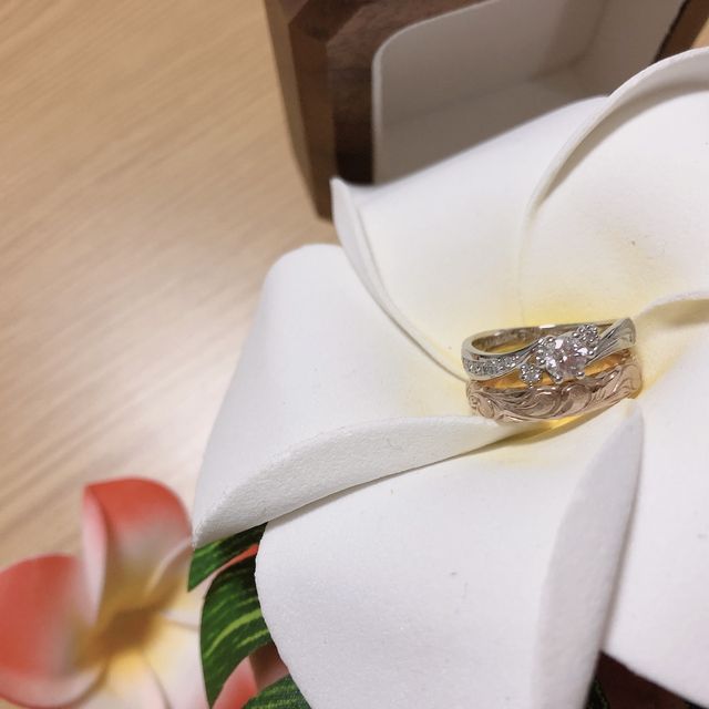 婚約指輪と結婚指輪の重ねづけ、
プラチナとピンクゴールド。