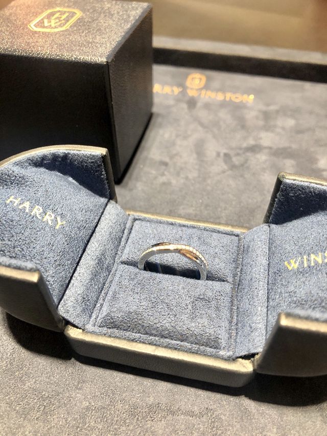 ダイヤのハーフエタニティです。