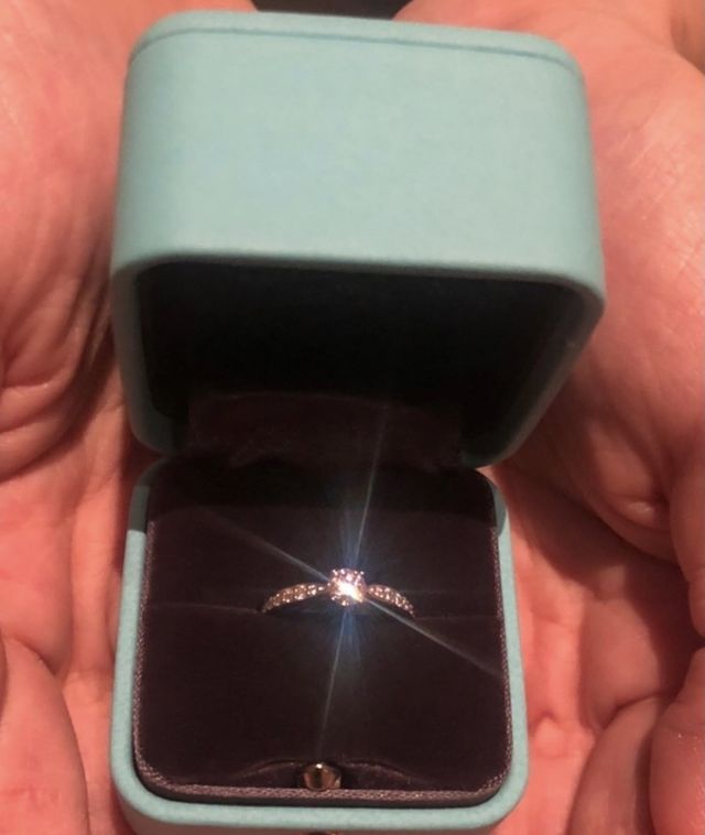 購入した婚約指輪の写真です。
