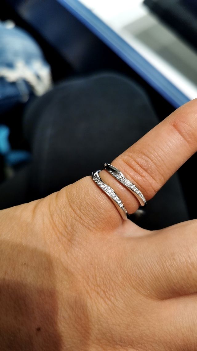 色々悩みましたが、下の指輪にしました。