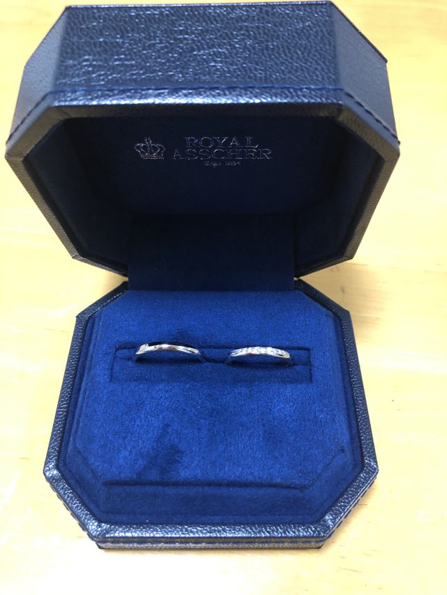 結婚指輪を購入し、
その夜に撮影したもの。