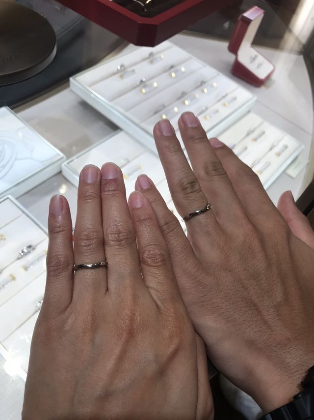 結婚指輪検討中の試着