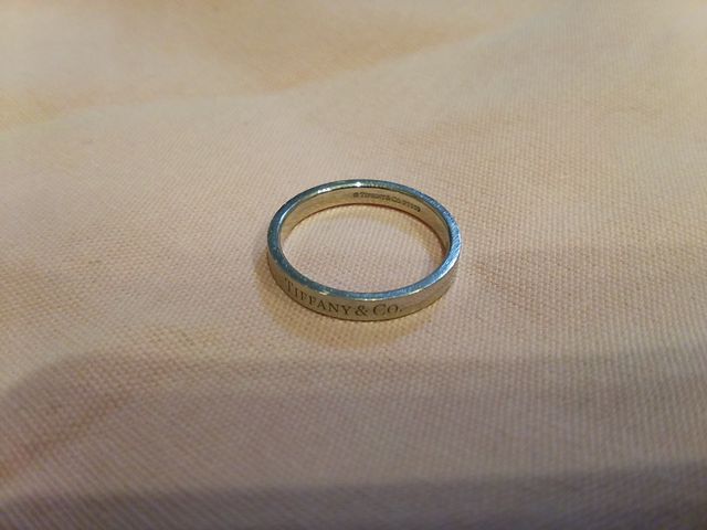 表面にはティファニーの刻印があります。