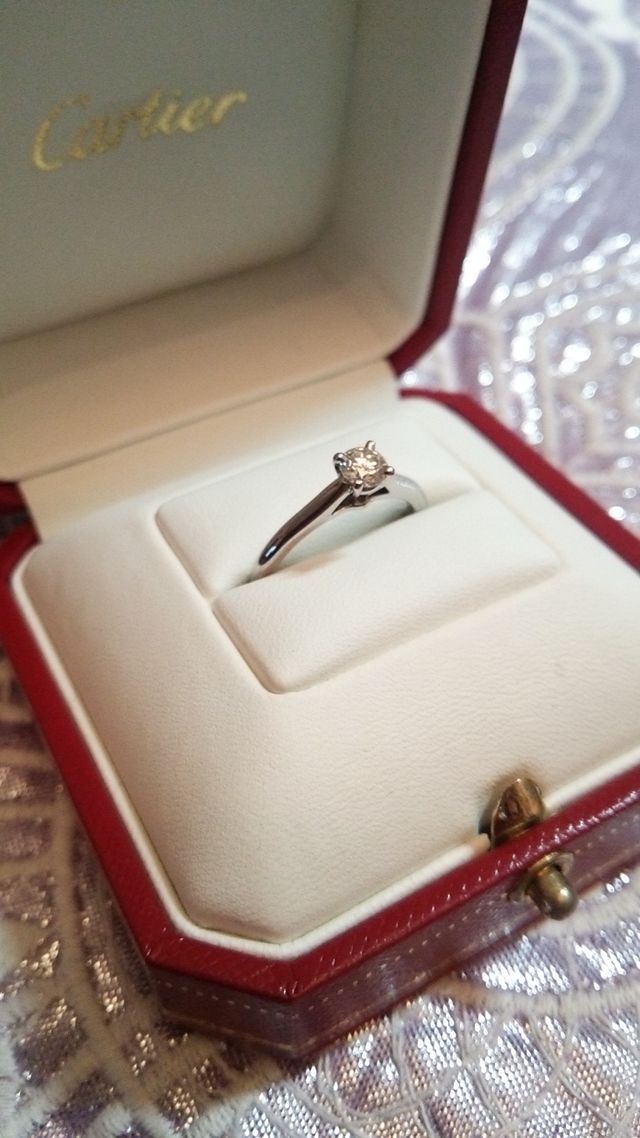 Cartierの立て爪。0.3カラットですが存在感あり！