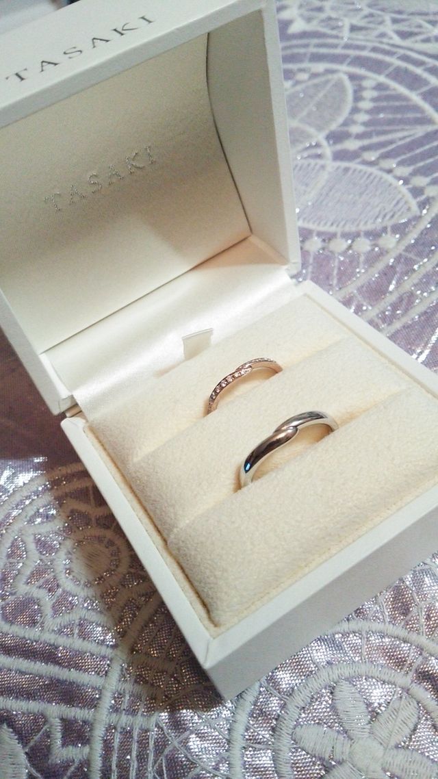 彼はプラチナ。ゴールドは比較的リーズナブルなのに素敵。