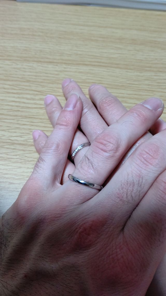 2020年限定の結婚指輪
お互いの誕生石を埋め込んでいます！