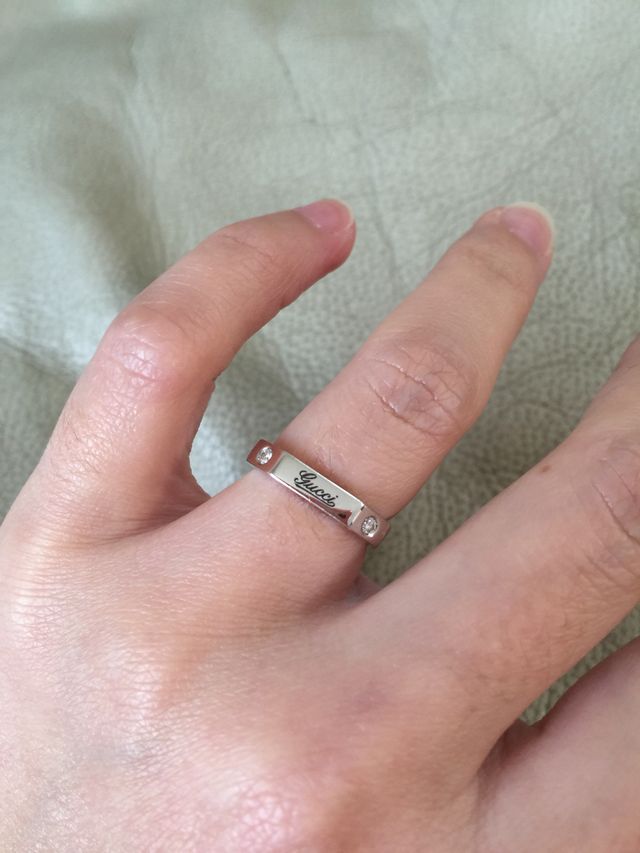 グッチの8角形の結婚指輪です。ダイヤ入り。