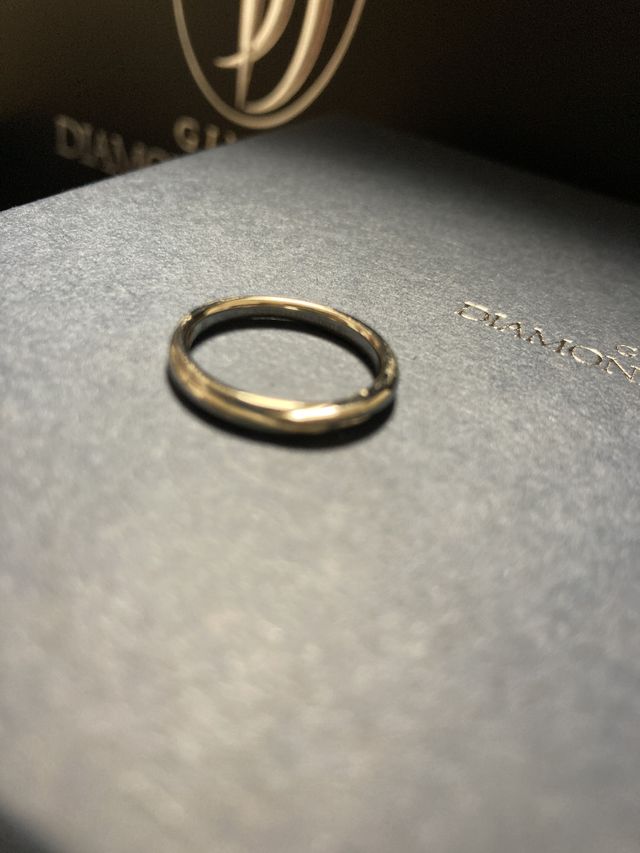 キラキラしたデザインは避けてダイヤモンドは抜いてもらいました