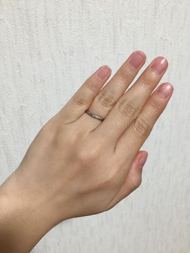 指輪をはめた写真