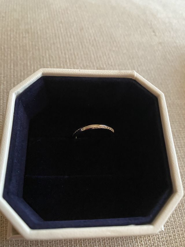 付けてからすぐに指に馴染み、付けてることを忘れてしまいます。