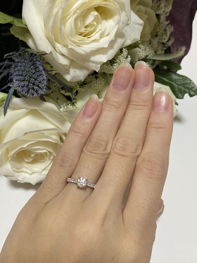 着用時です。サイドもキラキラでかわいいです。