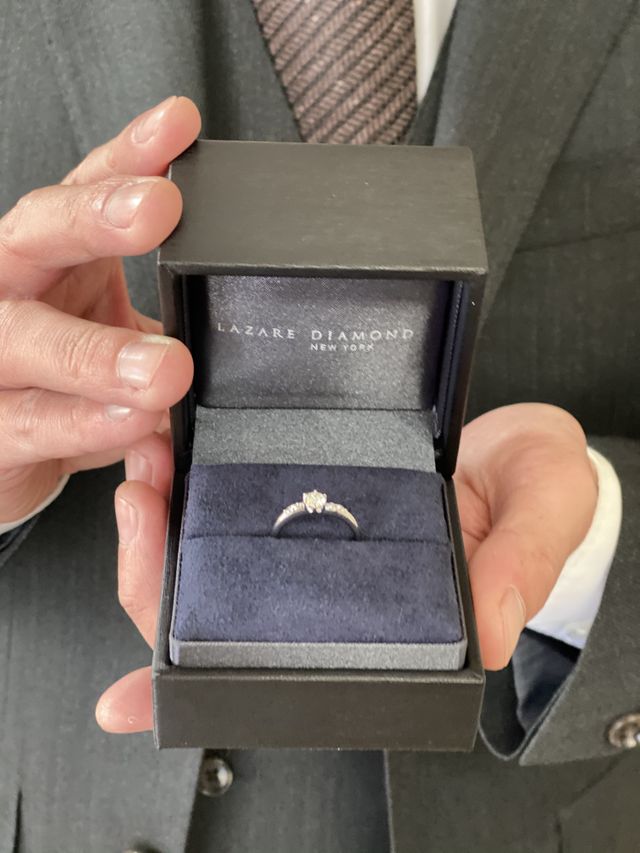 男性が持つとこのような感じです。