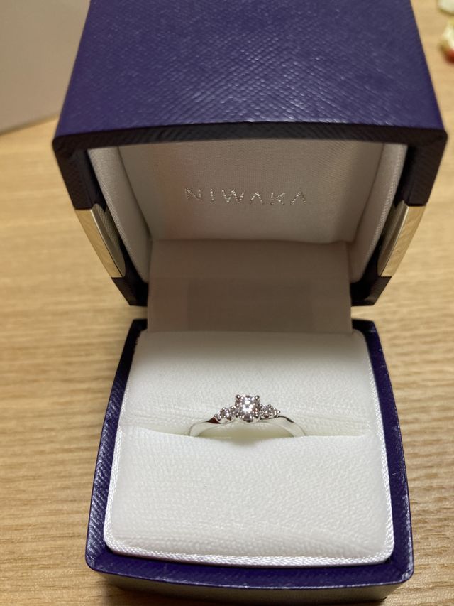 「ことのは」というシリーズの婚約指輪です。