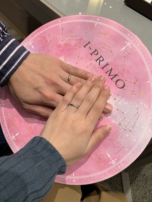 実際にペアでつけている写真です。