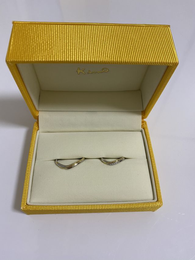 プラチナベースにゴールドのラインのデザインが気に入っています