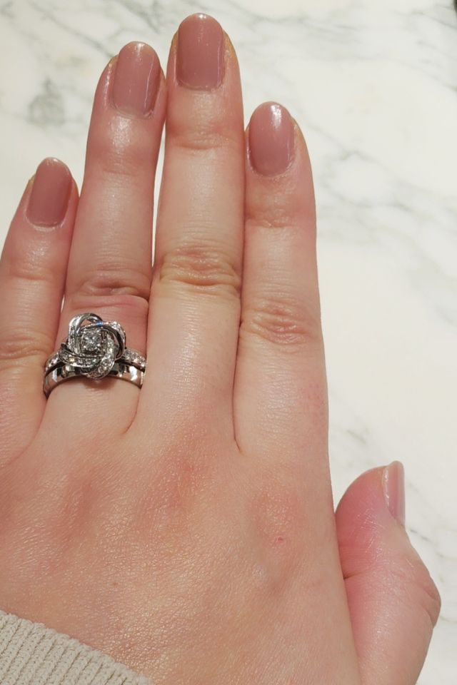 ピヴォワンヌとキャトル クルドパリの試着。上品で華やか。