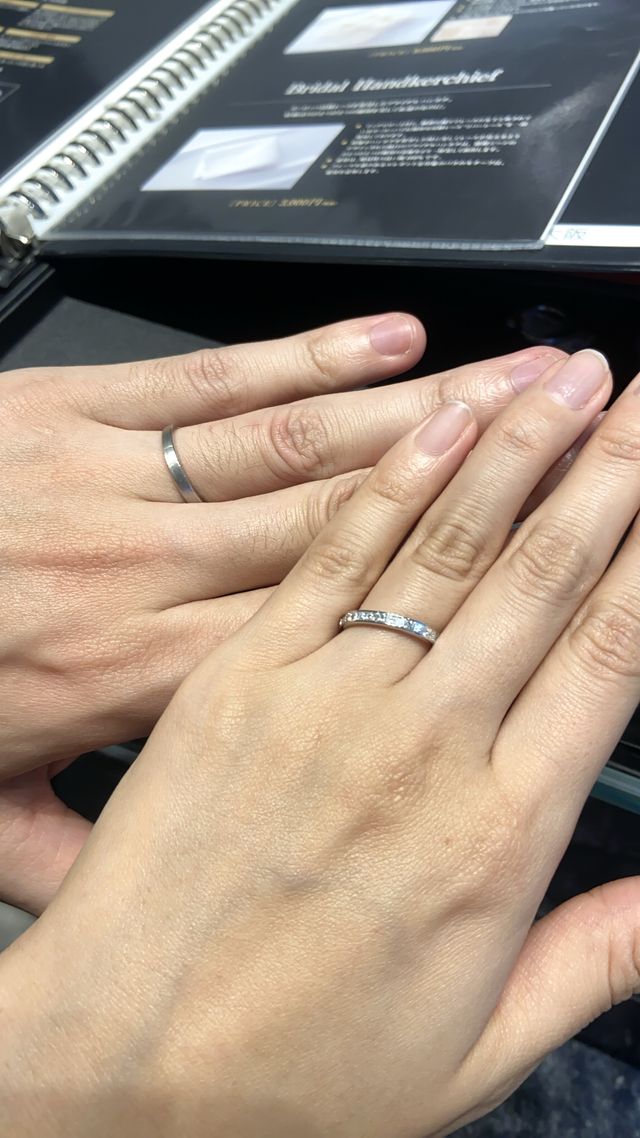 店内での試着の様子1