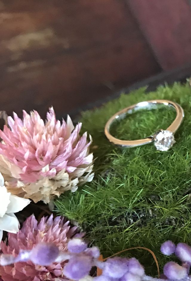 キラリと光るダイヤモンドのシンプルなデザインに惹かれました