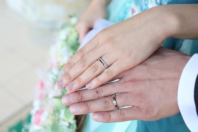 ふたりともセンターにラインが入っています。