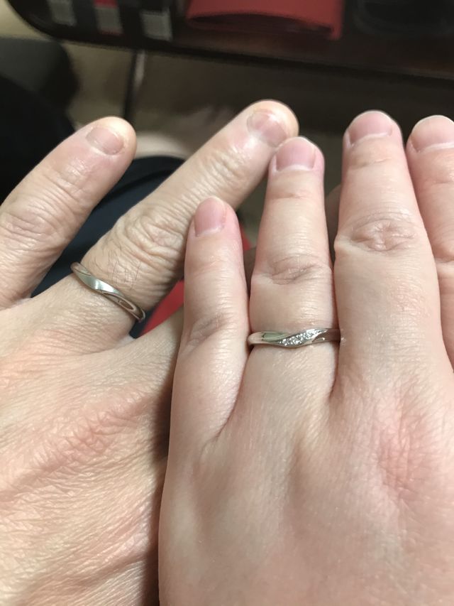 今日、結婚指輪の受け取りをしました。付け心地がいいです。