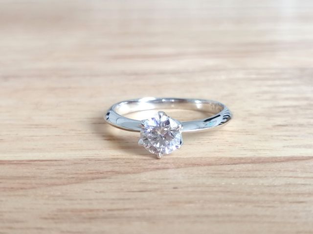 とてもキラキラです。H&Cの模様が見えます。