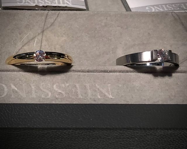 ダイヤモンドが宙に浮かんでいて素敵です。