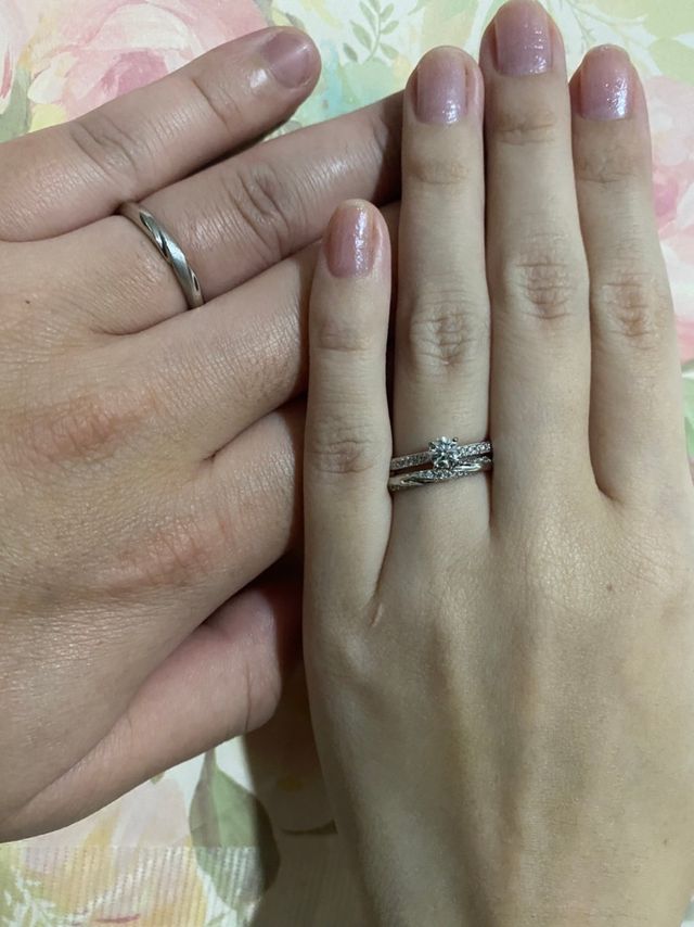 婚約指輪は男女でペアのものです！