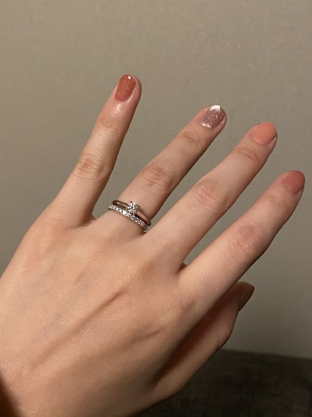 購入後、婚約指輪（別のブランド）と重ね付けしました！