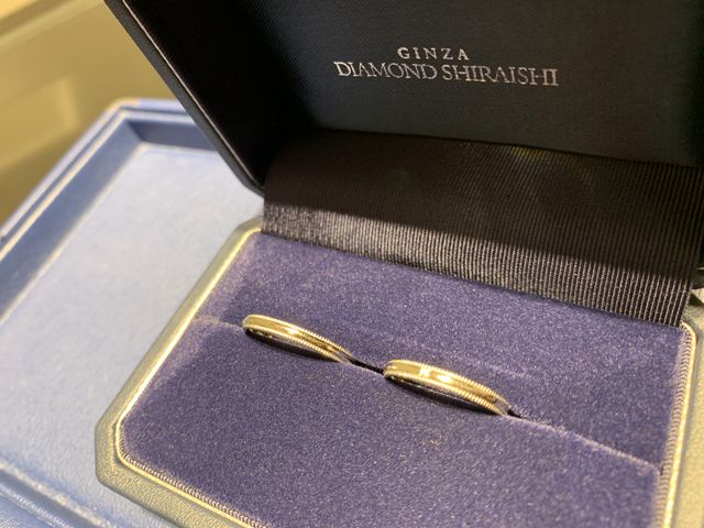 結婚指輪を受け取った際、その場で写真を撮らせていただきました