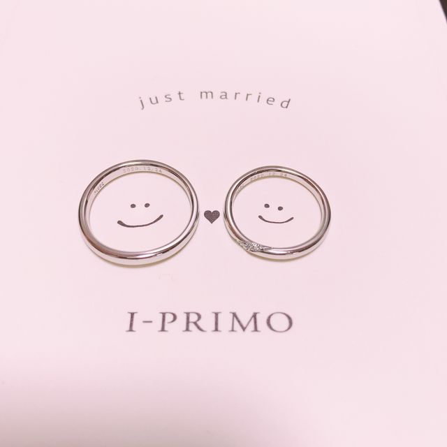 センターに斜めにラインが入ってて
指を綺麗に見せてくれます♡