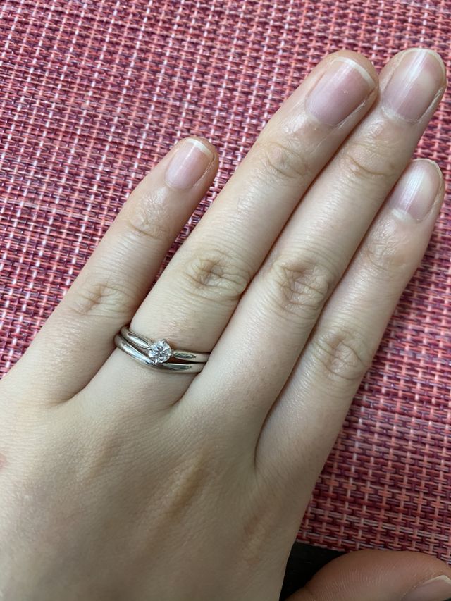 婚約指輪と結婚指輪の重ね付け