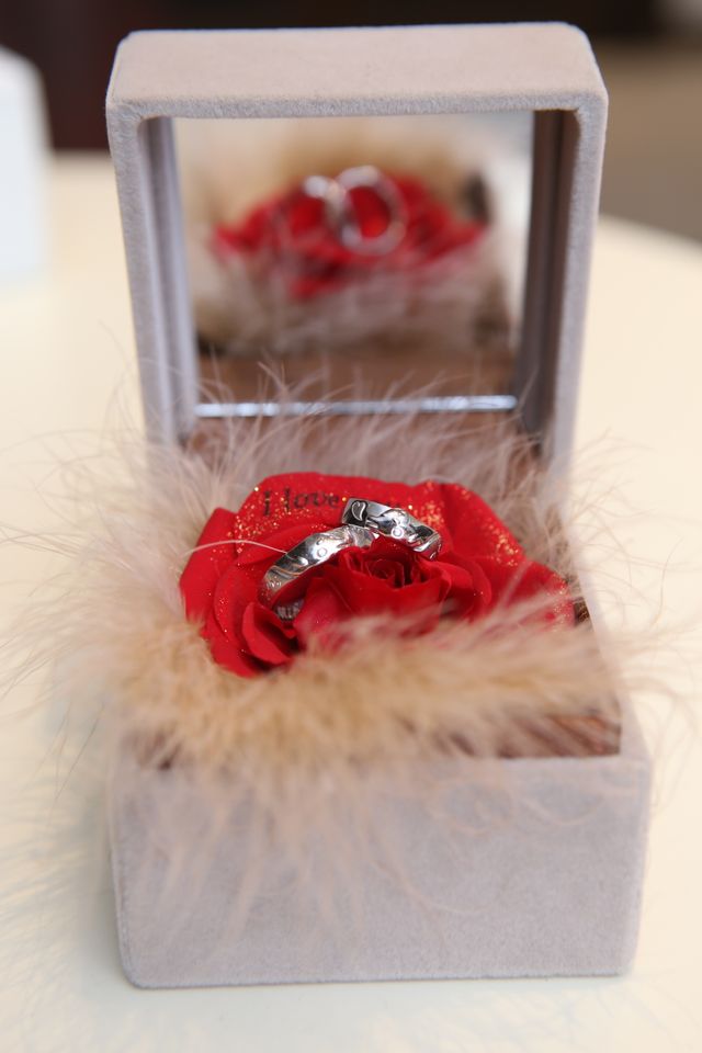 結婚式の前撮りで撮っていただきました。