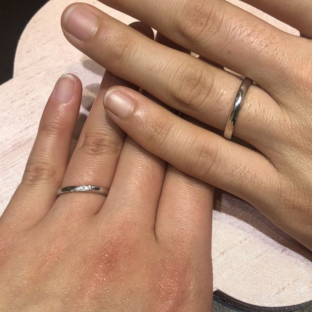 長く使えるデザインに惹かれこの指輪に決めました。