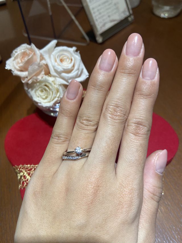 希少なテーブルカットのダイヤモンドでとっても綺麗です。