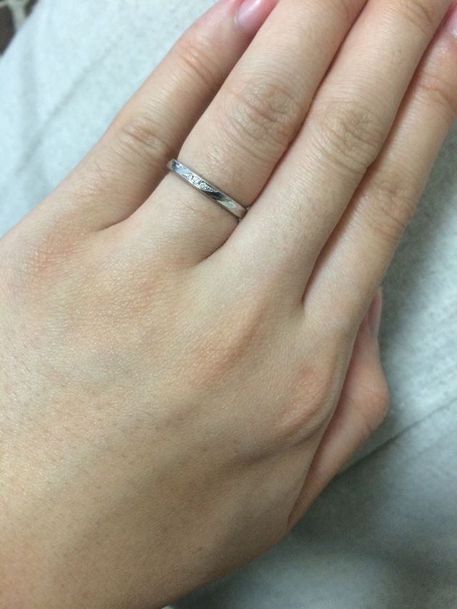 シンプルなダイヤのデザインの指輪です