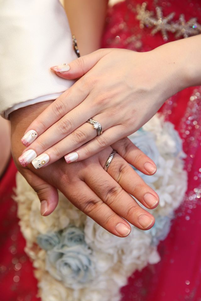 ３つの指輪を合わせるとデザインが全てつながります。