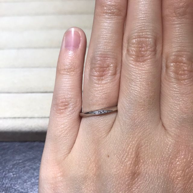 シンプルなデザインで細めのデザインです