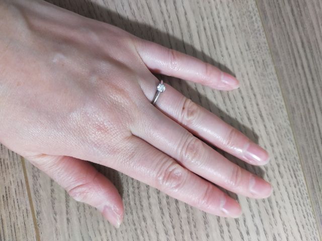 派手すぎないスマートな指輪です。