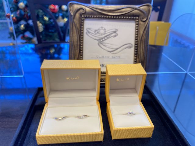 エンゲージリングとマリッジリング。特性デザイン画フレーム付き