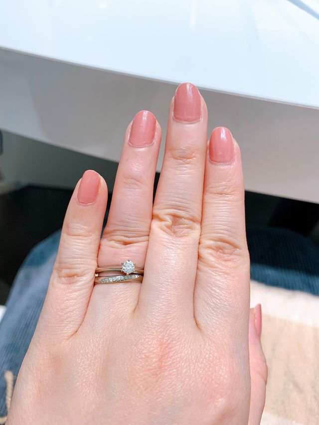 婚約指輪は、別のブランドです。