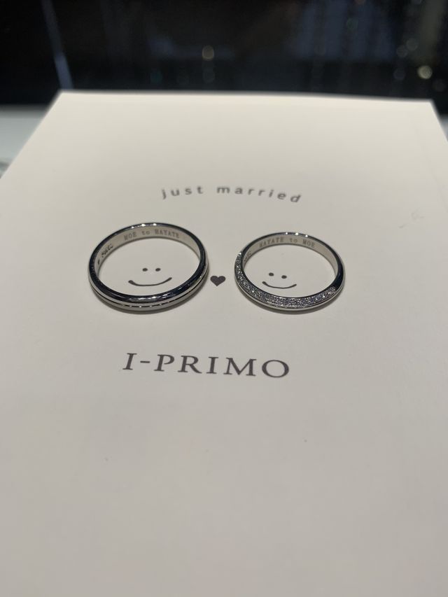 指輪だけ置いてとった写真