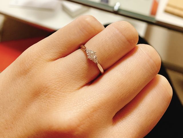 セットリングができるようにダイヤの位置が高めです。