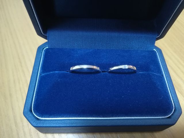 箱を開けた瞬間、指輪が輝いていて驚きと感動がありました。