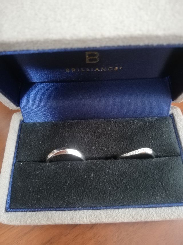 こちらのケースで届きました。