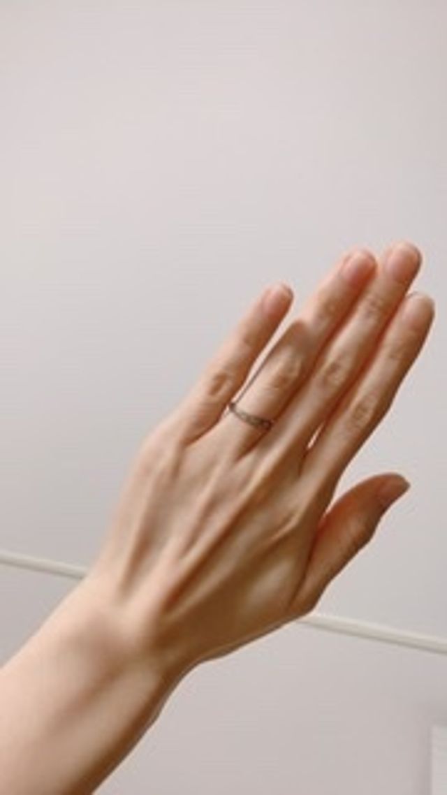 指輪着用写真です。