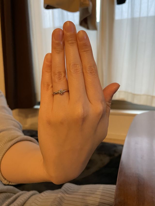 婚約指輪を購入しました。素敵な指輪で大変満足しています。