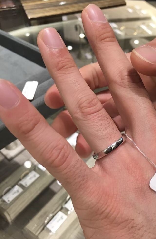 ハーフラウンドが存在感があるデザインで気に入りました