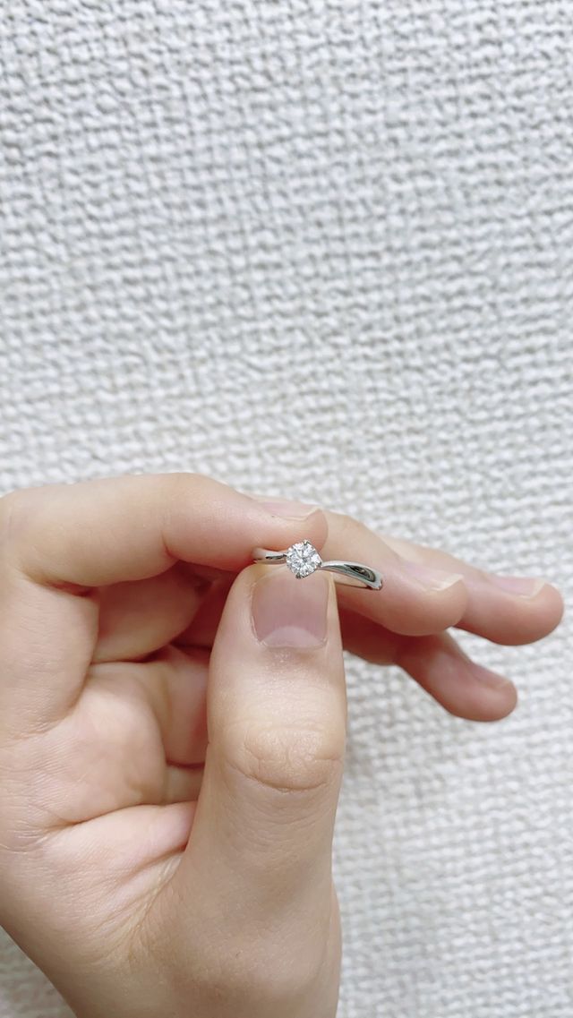 上下左右にツメが4つだけなので、ダイヤに多くの光が入ります！